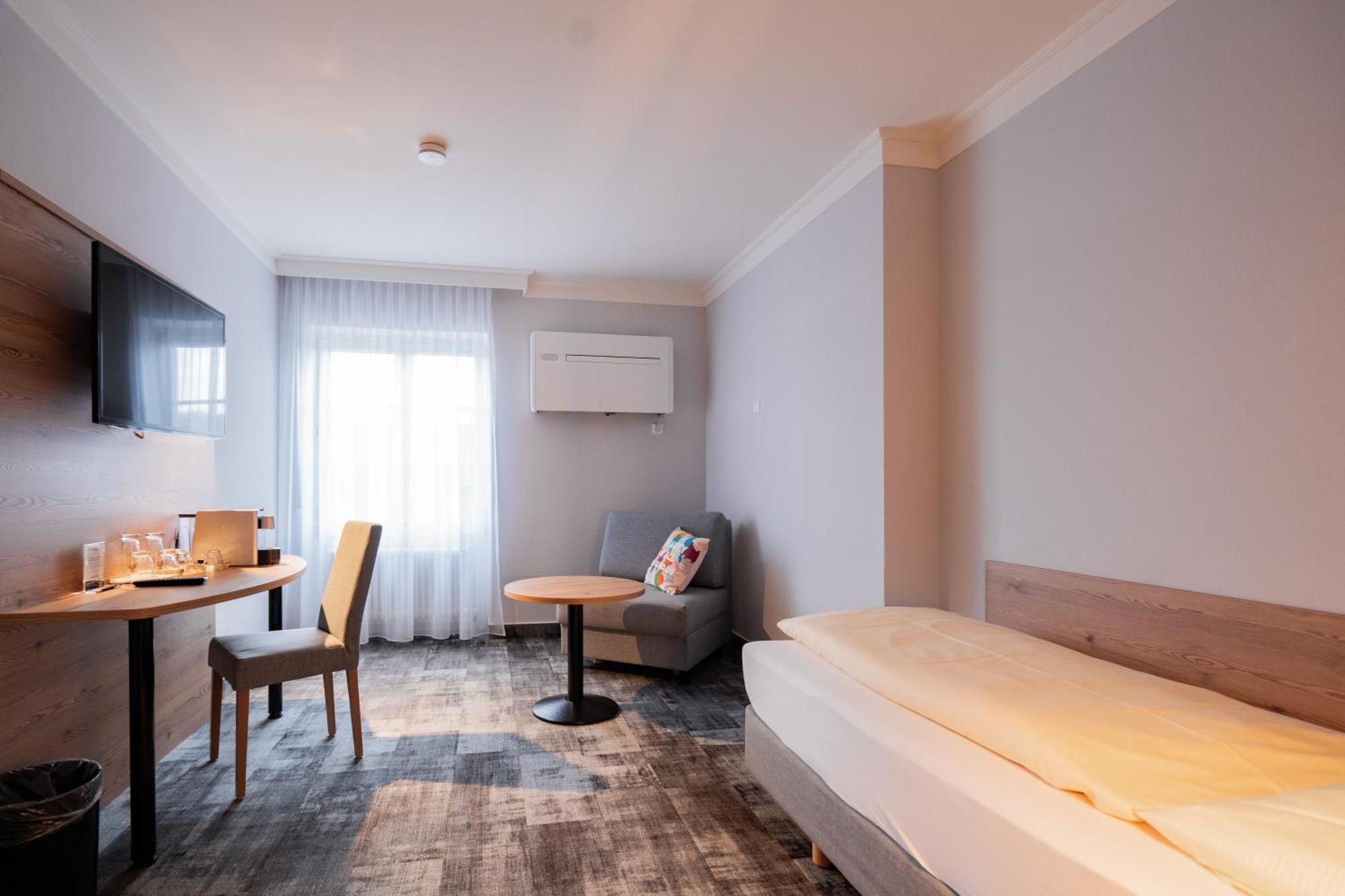 Hotel Adler - Paulas Alb Эинген Номер фото